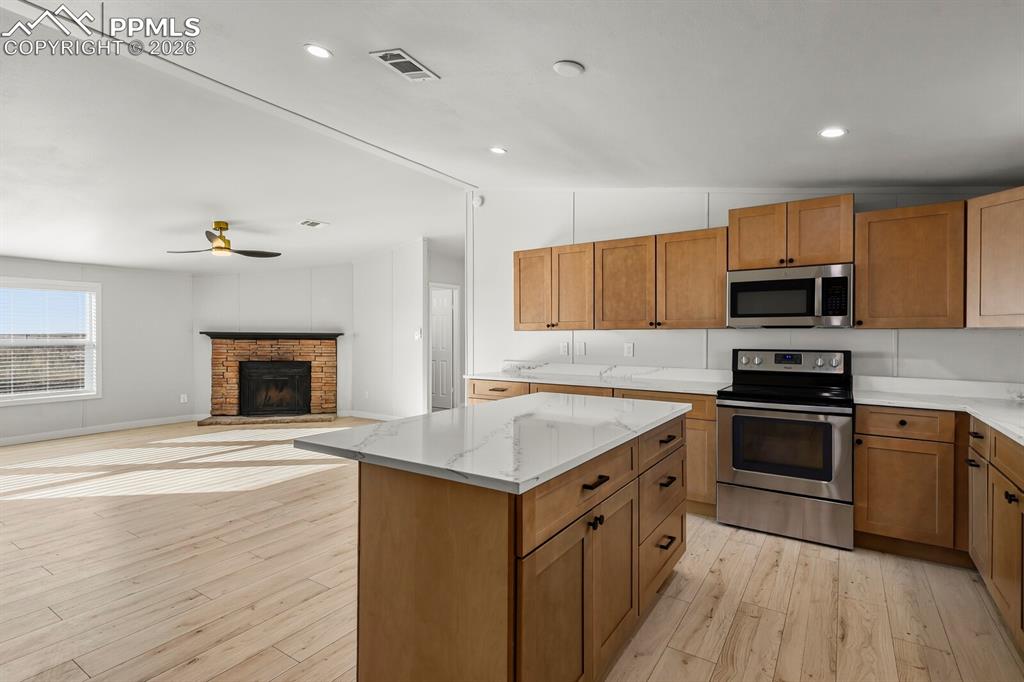 Image 14 of 35: Kitchen