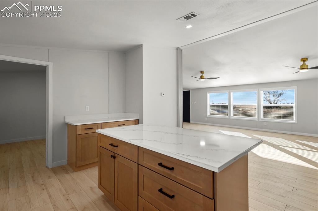 Image 15 of 35: Kitchen