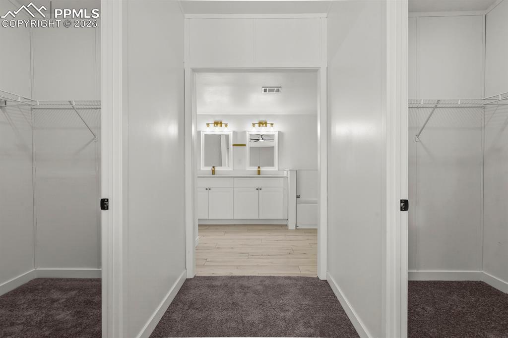 Image 20 of 35: Walk-In Closets