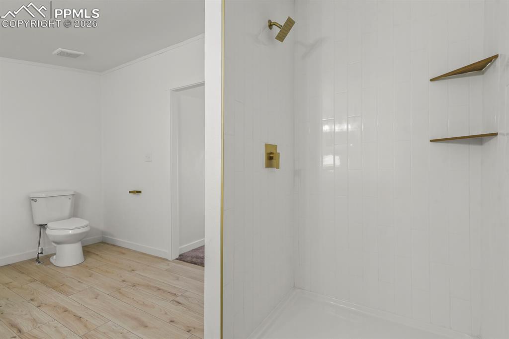 Image 25 of 35: Master Bathroom