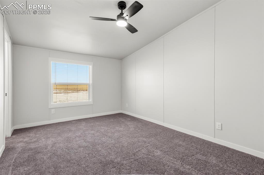 Image 26 of 35: Bedroom