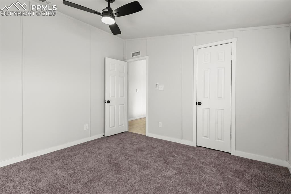 Image 31 of 35: Bedroom