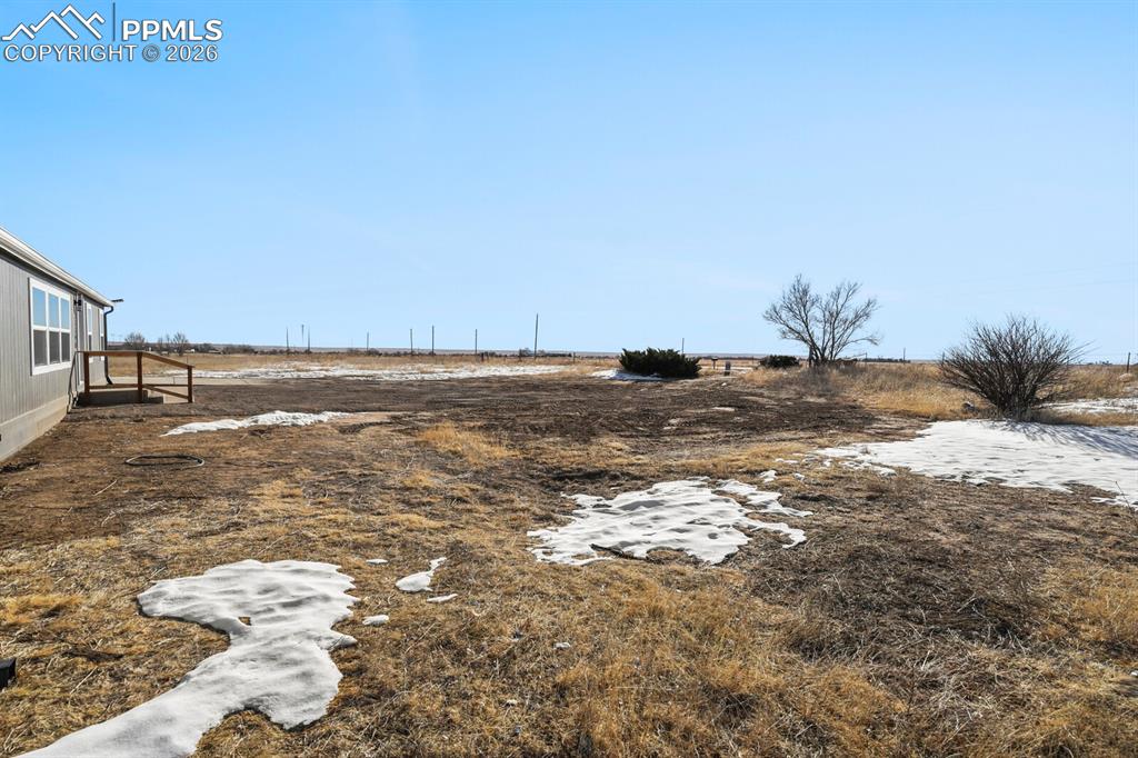 Image 32 of 35: Yard