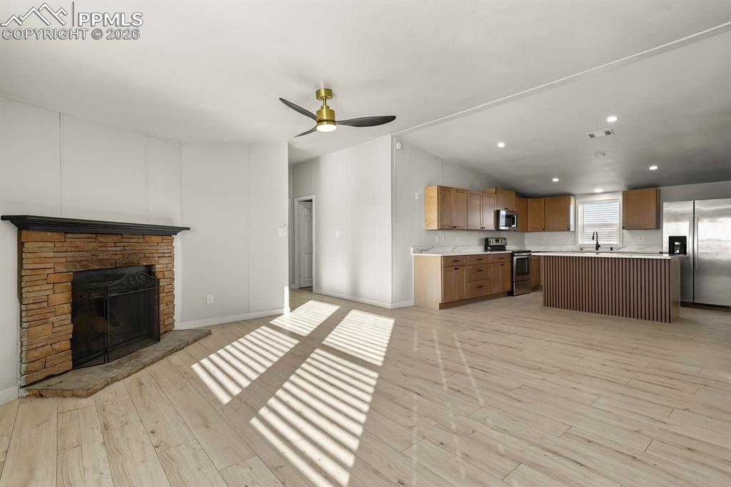 Image 7 of 35: Living Room