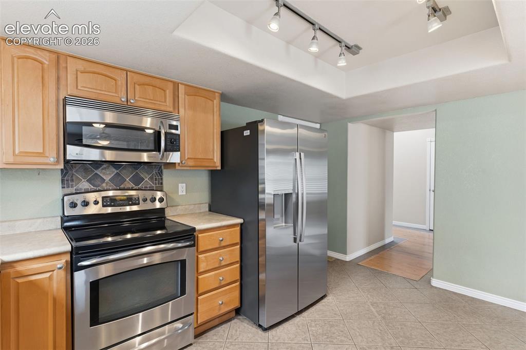 Image 12 of 30: Kitchen
