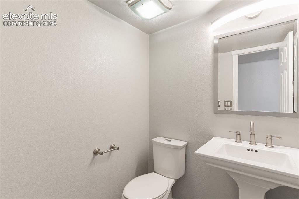 Image 13 of 30: Bathroom