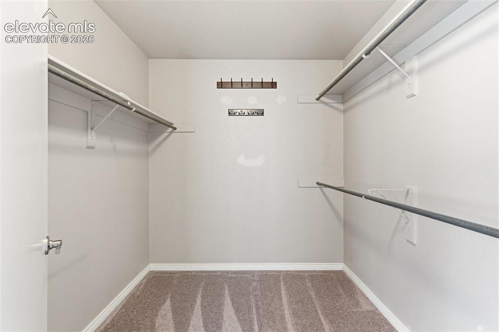Image 18 of 30: Closet
