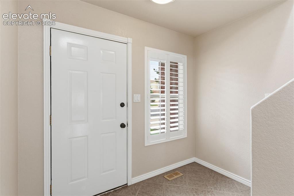 Image 4 of 30: Entry