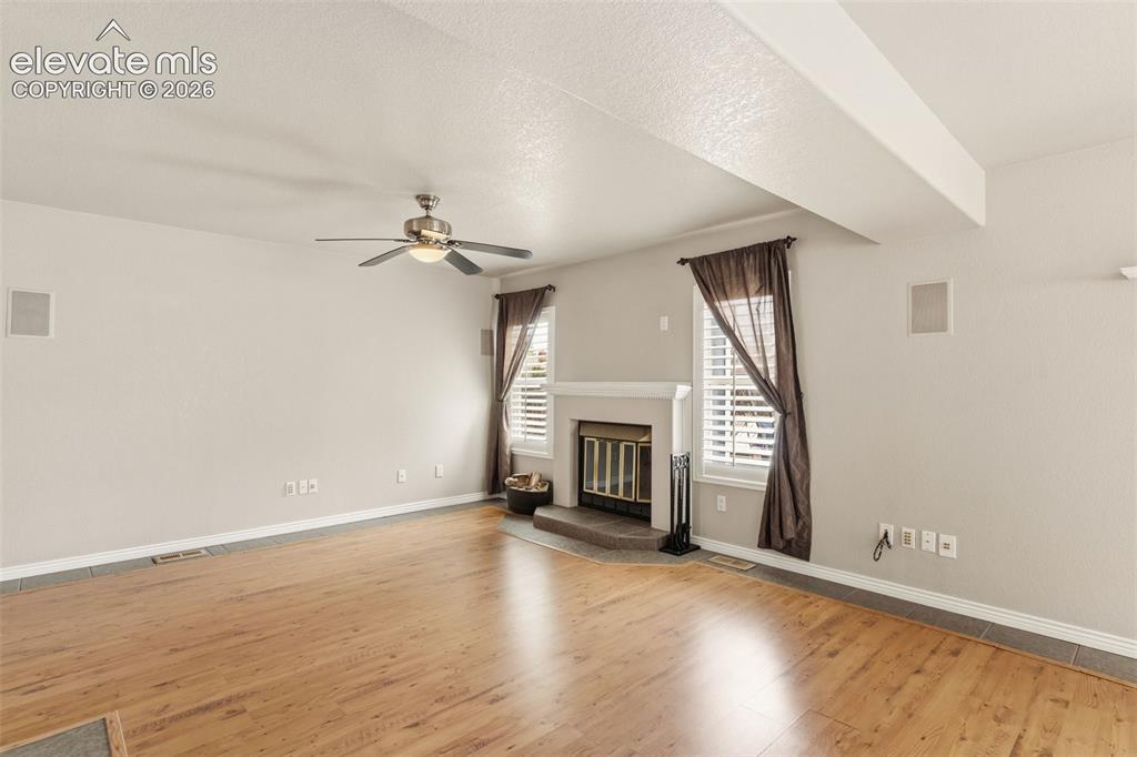 Image 6 of 30: Living Room
