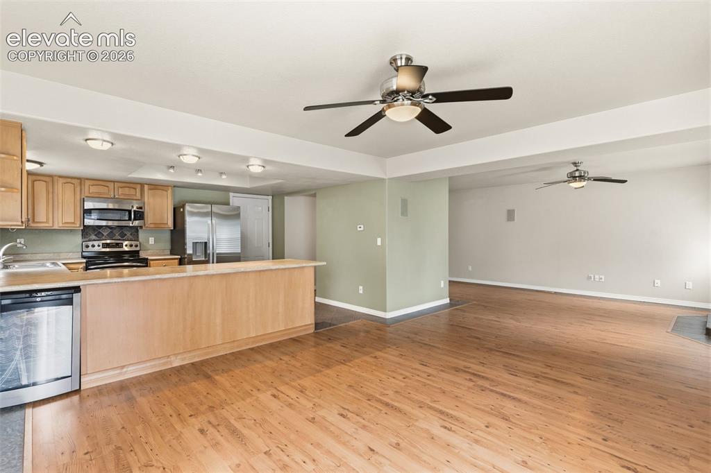 Image 9 of 30: Dining Area