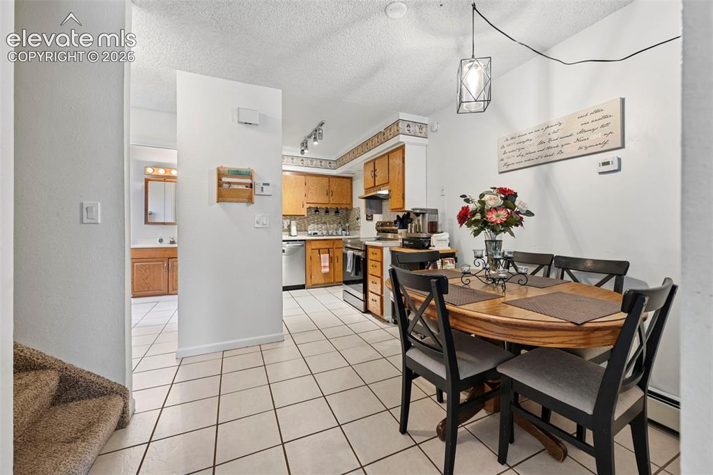 Image 8 of 31: Dining Area