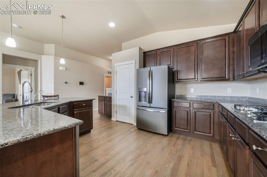 Image 10 of 49: Kitchen