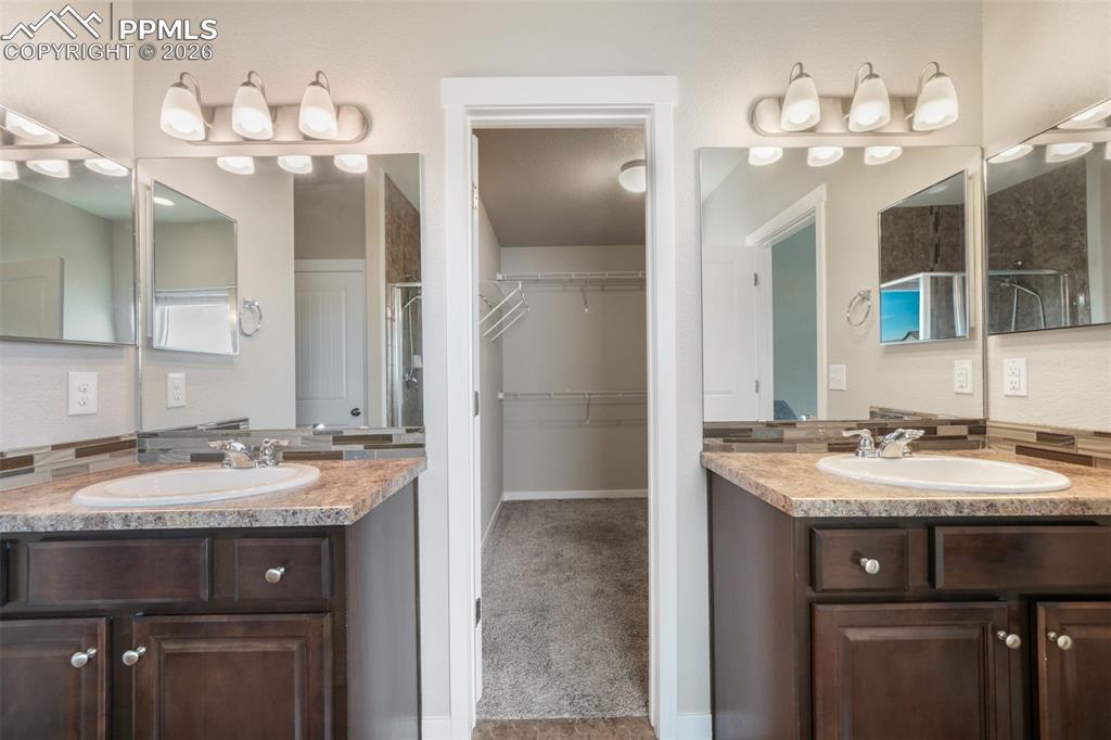 Image 22 of 49: Bedroom