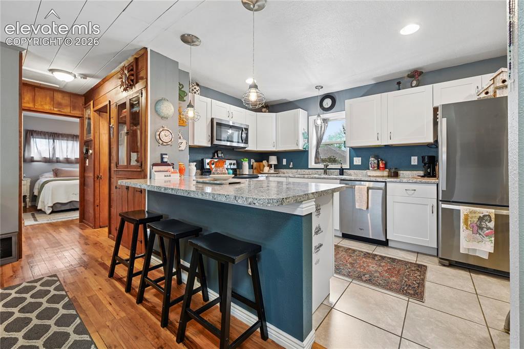 Image 14 of 28: Kitchen
