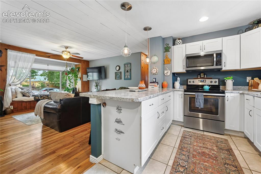 Image 16 of 28: Kitchen