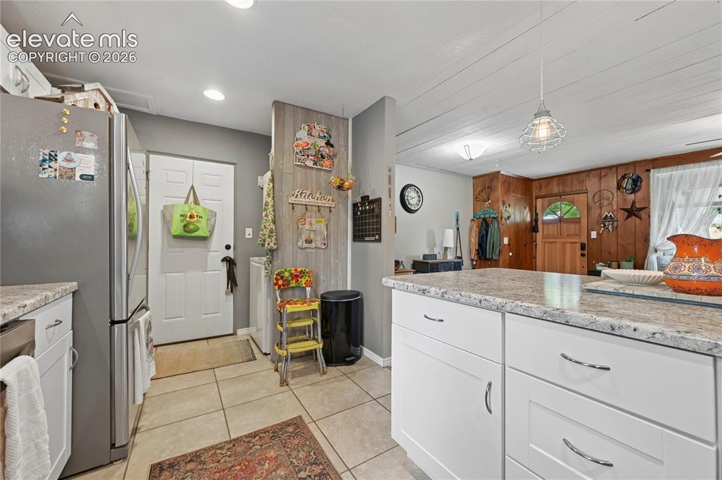 Image 18 of 28: Kitchen