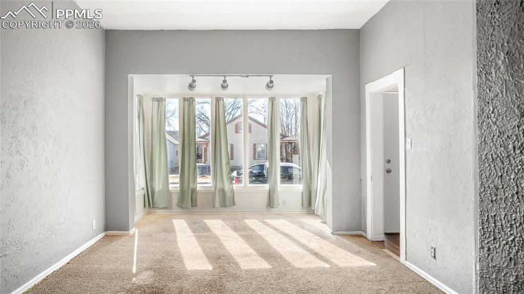 Image 3 of 20: Living Room