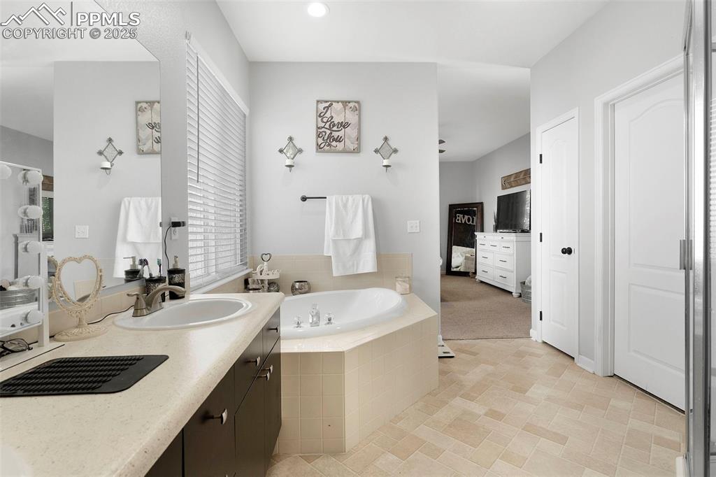 Image 17 of 47: Bedroom