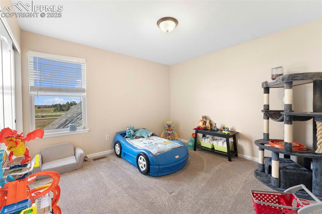 Image 19 of 47: Bedroom