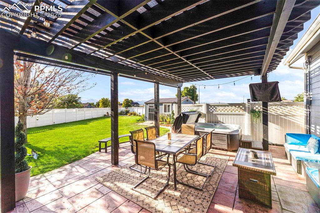 Image 28 of 47: Patio