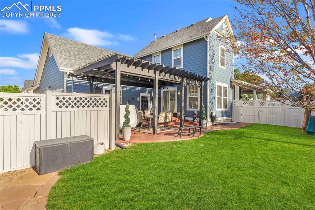 Image 32 of 47: Patio