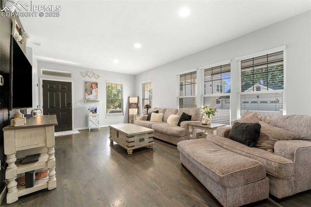 Image 4 of 47: Dining Area