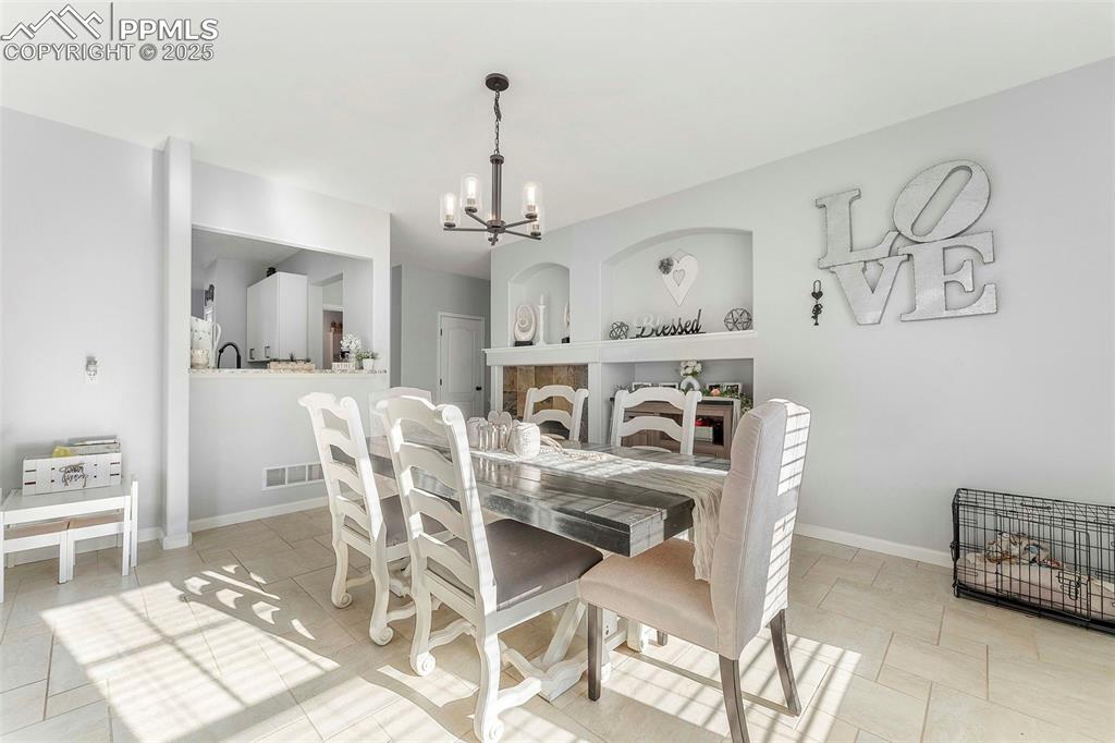 Image 5 of 47: Dining Area