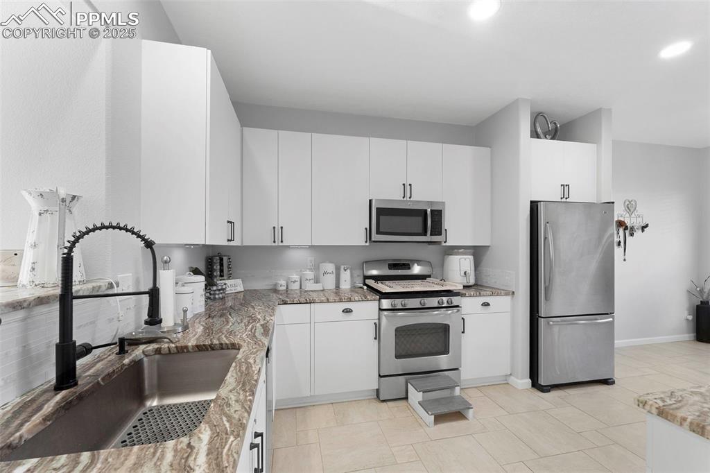 Image 8 of 47: Kitchen