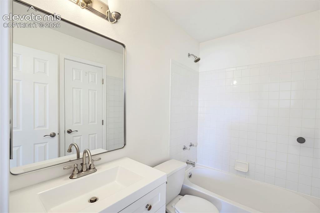 Image 29 of 49: Bathroom