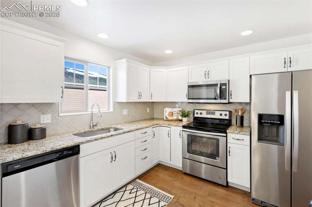 Image 10 of 27: Kitchen