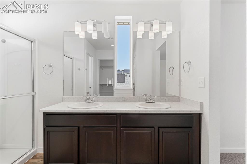 Image 12 of 31: Bathroom