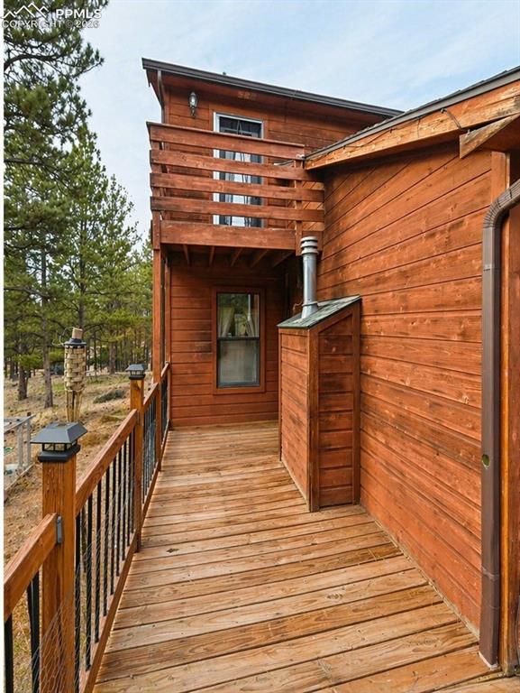 Image 3 of 31: Deck