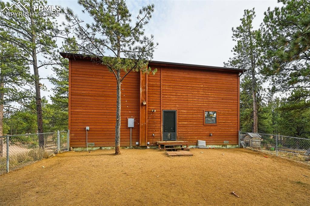 Image 31 of 31: Back of Structure