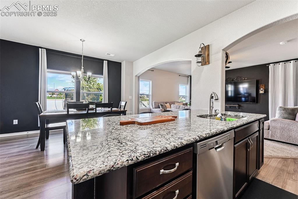 Image 14 of 49: Kitchen