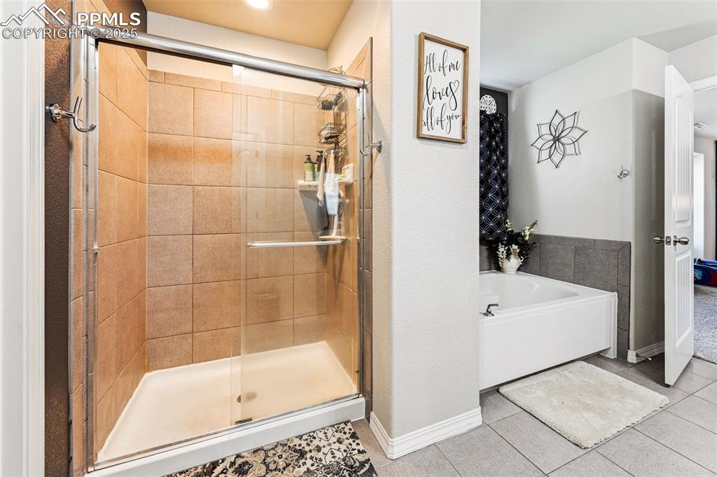 Image 31 of 49: Bathroom