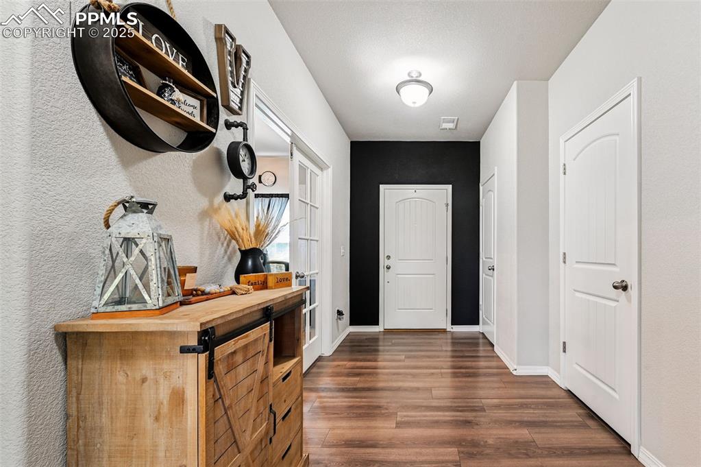 Image 4 of 49: Entry