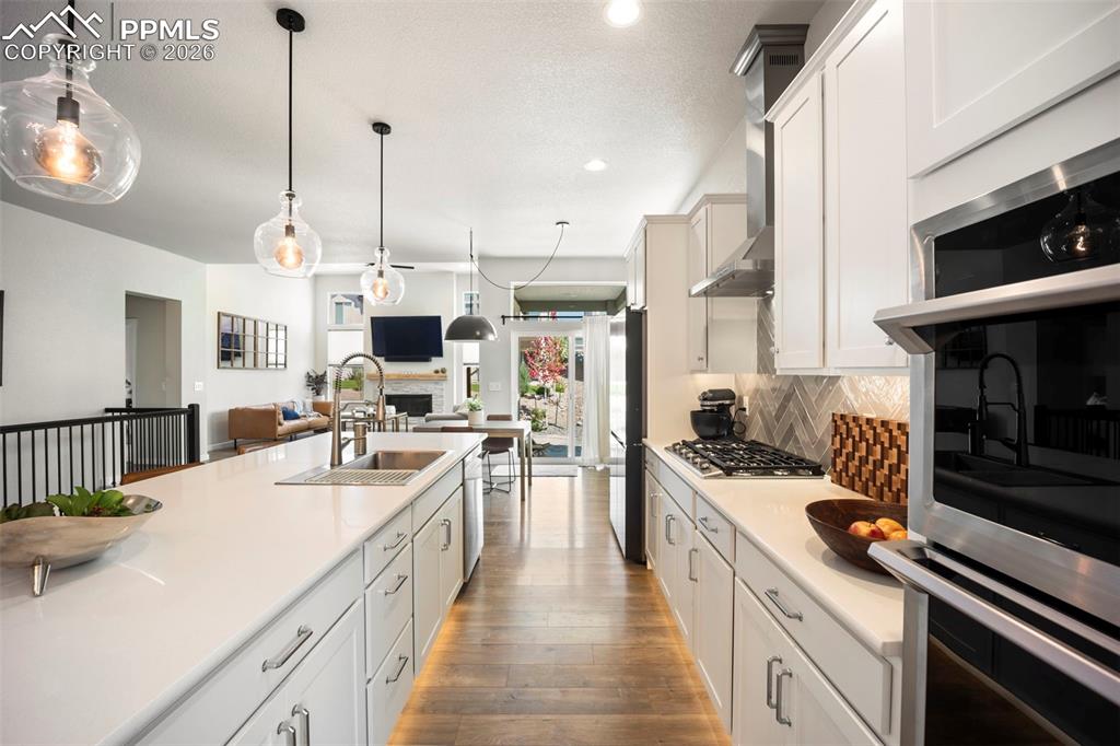 Image 14 of 48: Kitchen