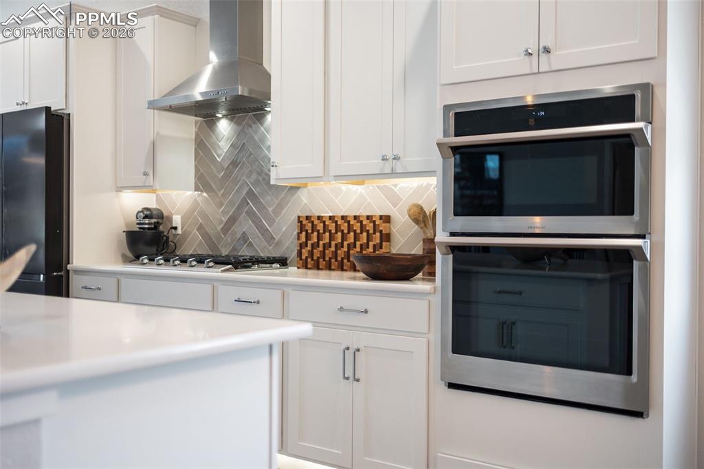 Image 15 of 48: Kitchen