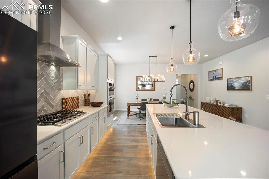 Image 16 of 48: Kitchen