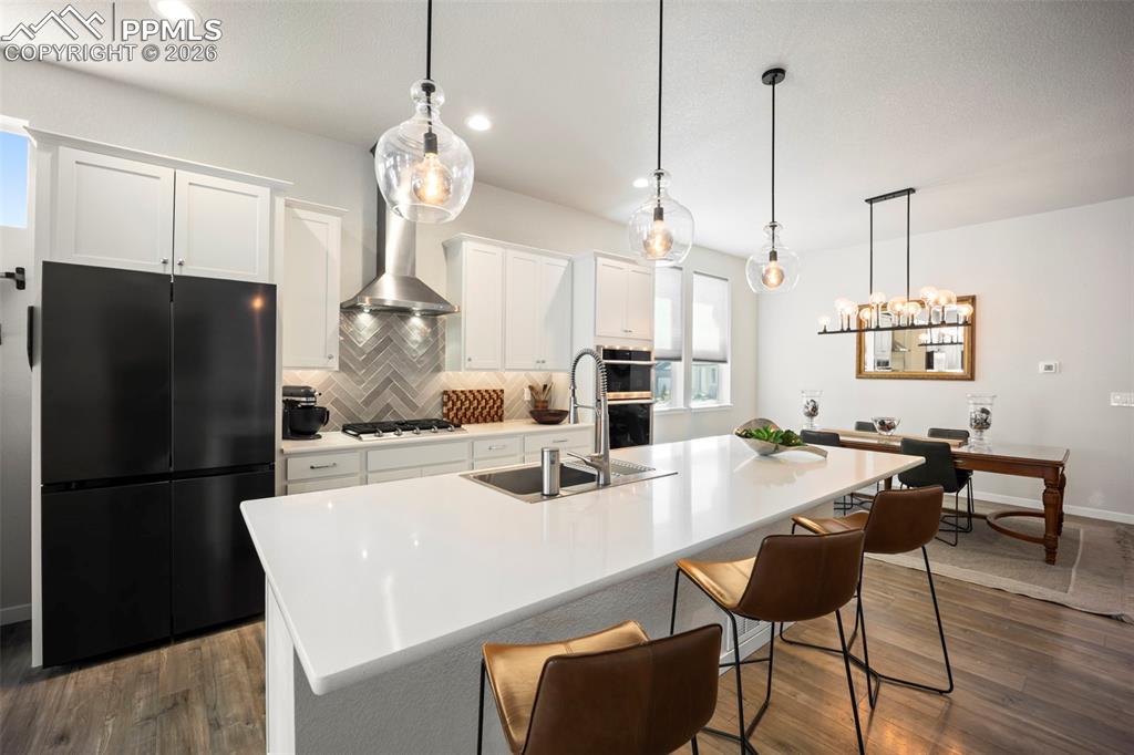 Image 18 of 48: Kitchen