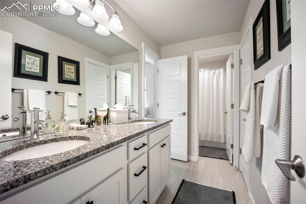 Image 38 of 48: Bathroom