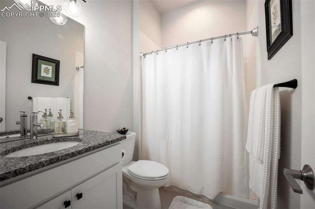 Image 8 of 48: Bathroom