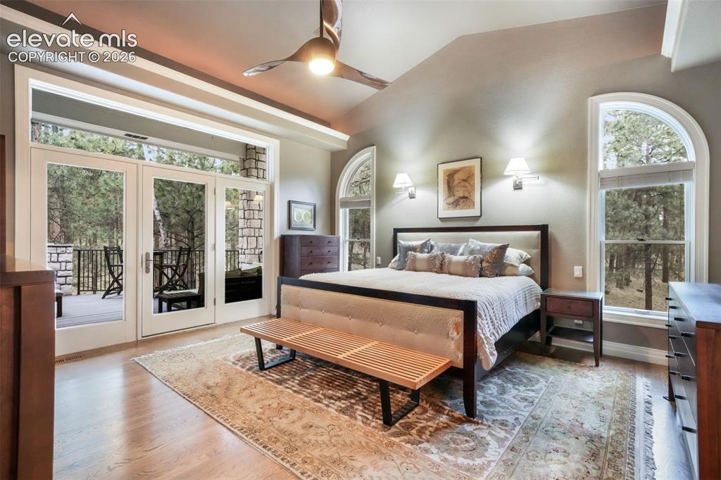 Image 10 of 50: Living Room