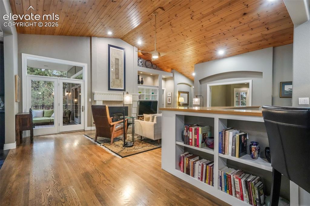 Image 5 of 50: Floor Plan