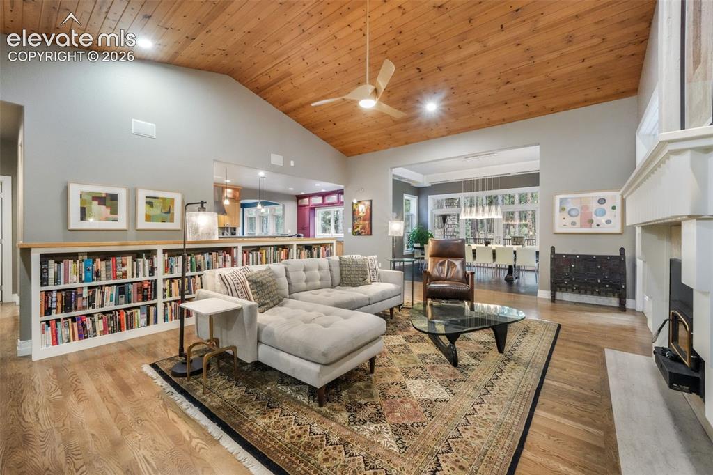 Image 9 of 50: Living Room