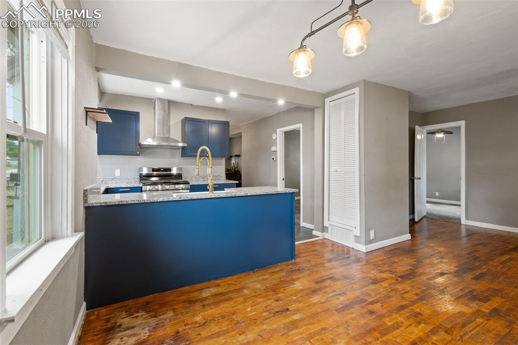 Image 6 of 29: Kitchen