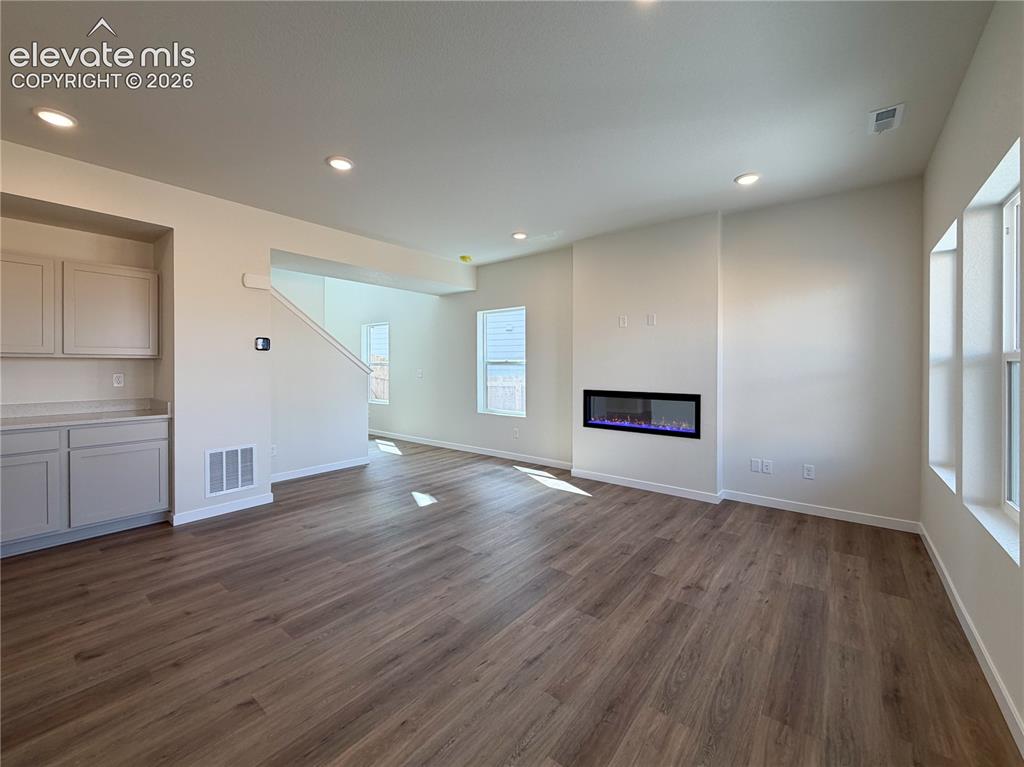 Image 14 of 37: Living Room