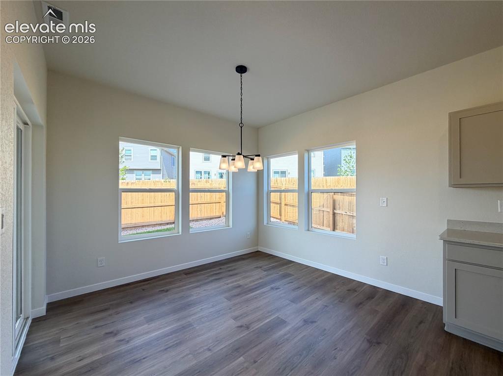 Image 9 of 37: Dining Area