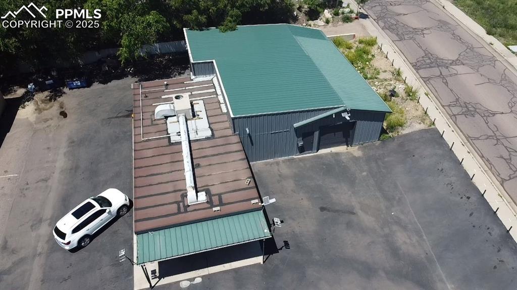 Image 13 of 28: View of subject property