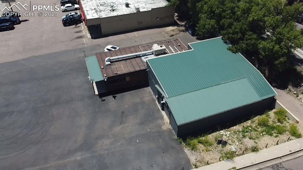 Image 2 of 28: Drone / aerial view